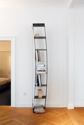 Gespanntes Regal Shelf Nils Holger Moormann